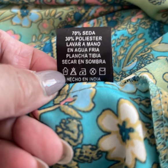 Deepti S . C. Size. Color floral green and orange . 70%seda and 30%poliester - Picture 7 of 8